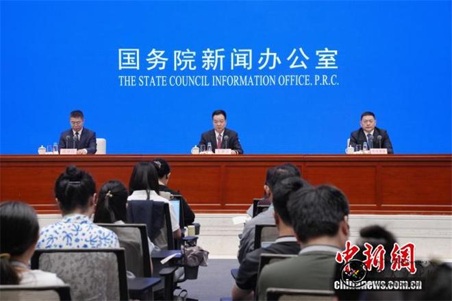 西藏今年上半年接待国内外游客3218.48万人次.jpg