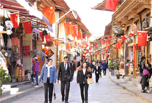 云南香格里拉：文旅融合激发独克宗古城活力与潜力