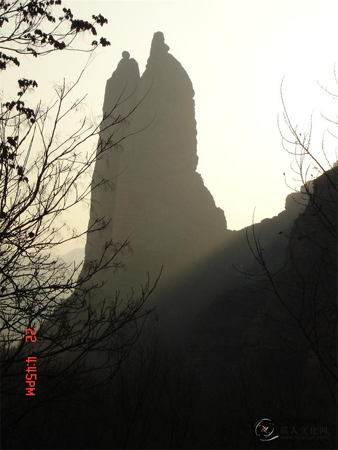 炳灵石林中著名的姊妹峰.JPG