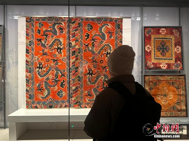 青海藏文化博物院：卡垫“龙元素”妙趣横生5.jpg