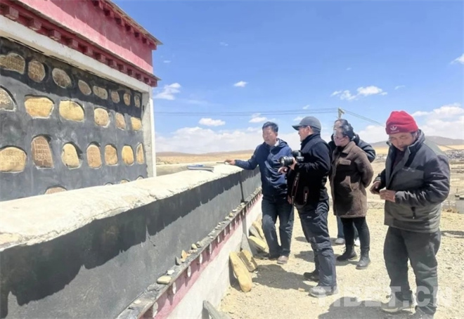 西藏日喀则：开展喜马拉雅石刻艺术研究项目前期工作2.jpg