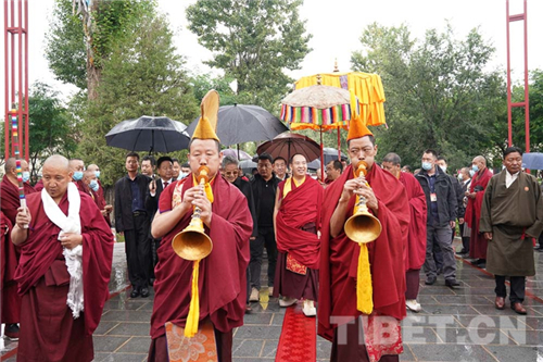 十一世班禅在西藏拉萨开展调研及佛事活动3.jpg