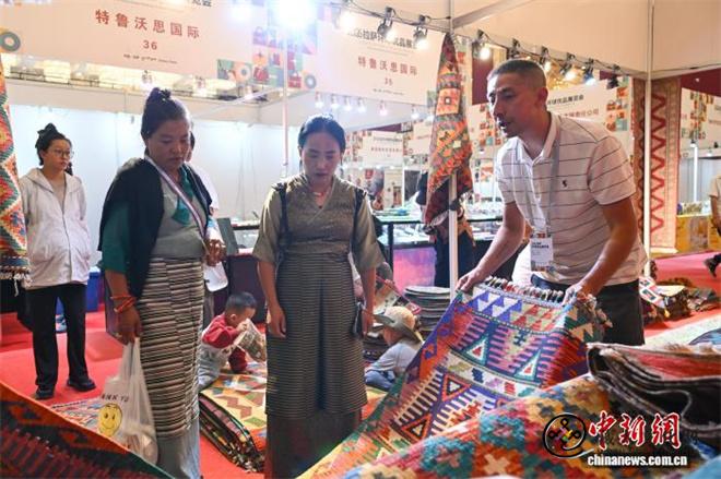 27国好物齐聚拉萨 环球优品展览会助力雪顿节5.jpg