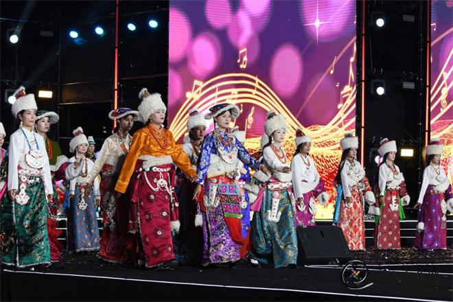 2025海南州藏族服饰文化艺术节开幕1.jpg