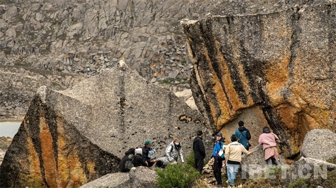 四川省首次发现史前涂绘类岩画群3.jpg
