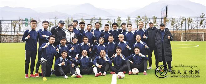 玉树牦牛足球队赴湘征战.jpg