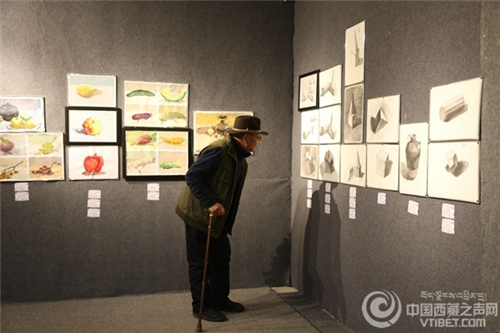 西藏举办《幸福路上格桑花》少儿美术专题展4.jpg