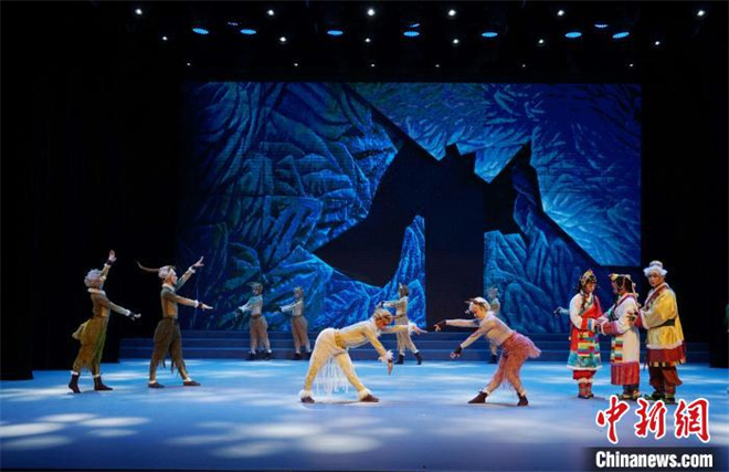原创儿童京歌音乐剧《藏羚羊》在西宁上演2.jpg