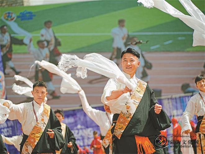 山南市第三届“石榴籽杯”草原足球邀请赛开幕3.jpg