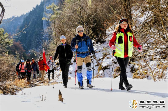 香格里拉雪山徒步带你感受冰雪魅力2.jpg