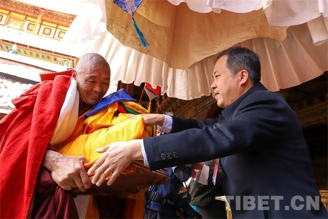 西藏13名僧人获藏传佛教格西拉让巴学位2.jpg