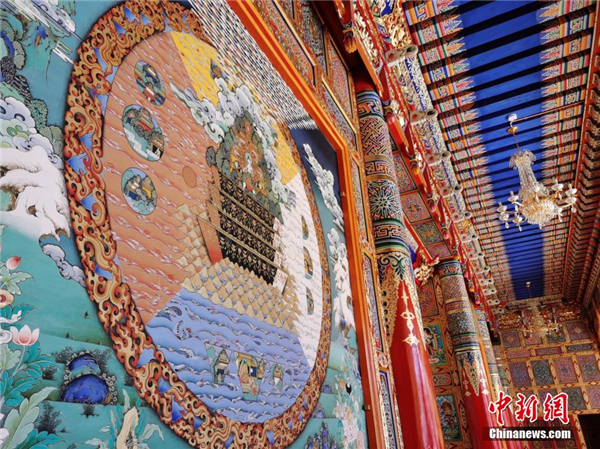 世界彩绘面积最大的单体藏传佛殿建筑在青海被认证2.jpg