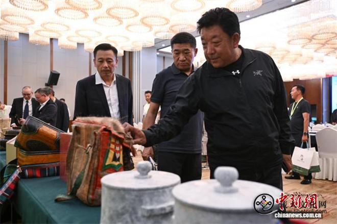 西藏加查县2025年招商引资暨文旅推介会举行3.jpg