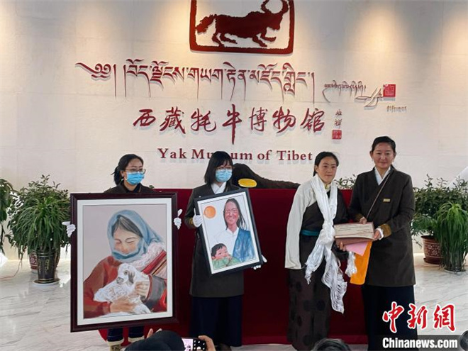 藏族女画家雍忠卓玛个展亮相拉萨 以心为印执着绘梦1.jpg