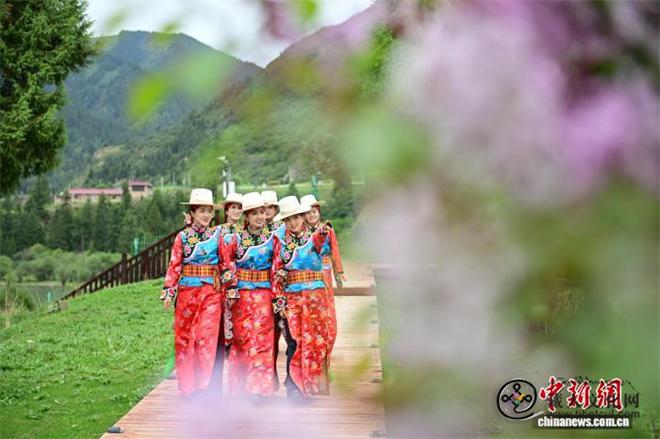 雪域高原“三格毛”传承中国藏族服饰之美1.jpg
