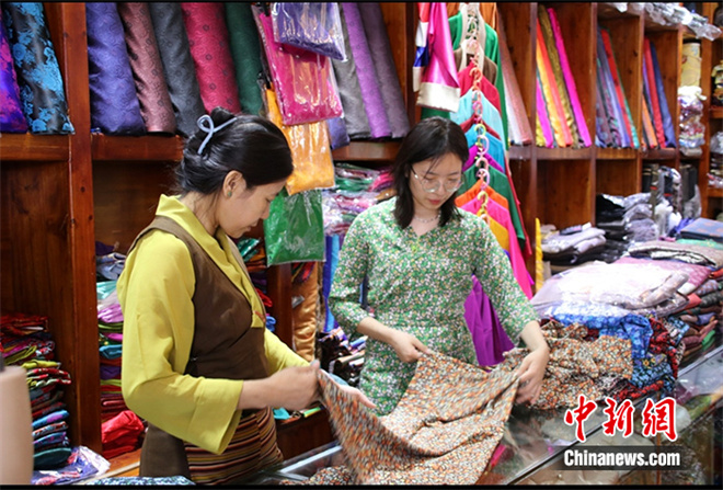 旦增卓玛：用藏族服饰传播民族文化2.jpg
