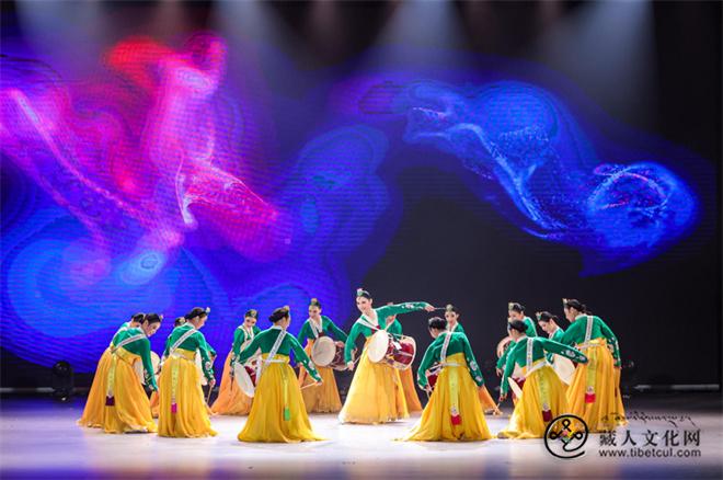 1761719207709869.jpg 2025全国少数民族优秀舞蹈作品展演在武汉举行5.jpg