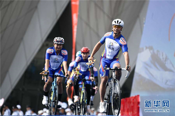 第二十届环青海湖国际公路自行车赛开幕2.jpg