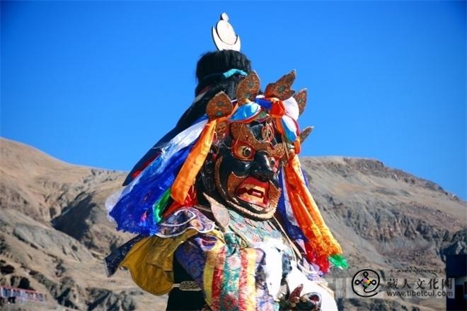 西藏萨迦寺举行一年一度的“堆庆”宗教神舞表演6.jpg