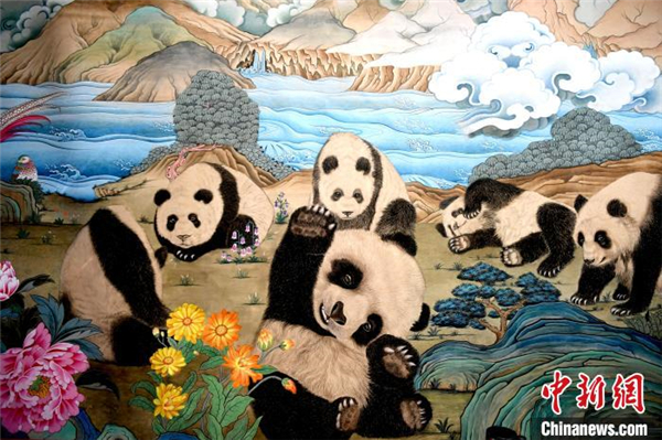 全球第一幅巨幅大熊猫唐卡在成都亮相 600余只大熊猫栩栩如生4.jpg