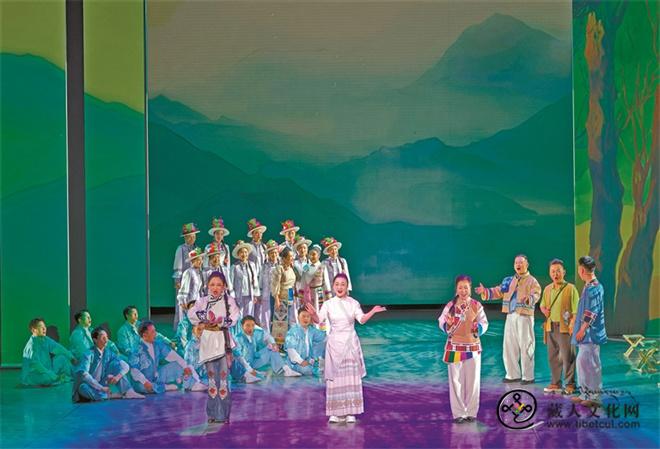 大型花儿音乐剧《花漫河湟》在西藏自治区藏剧团上演.jpg