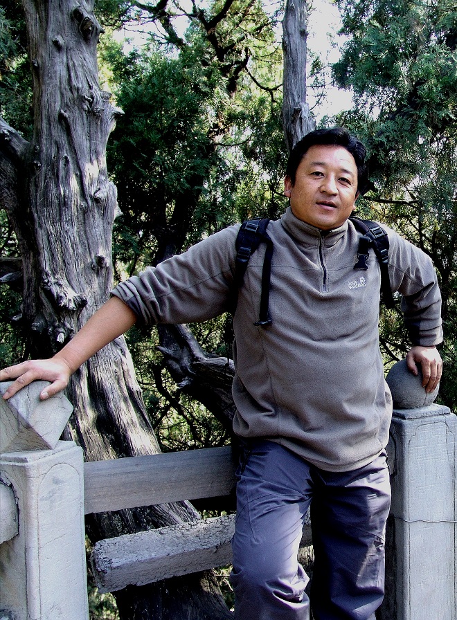 德仓·彭毛：铁匠和他的心（长诗）