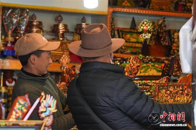 藏历新年来临 西藏拉萨街头年味渐浓3.jpg