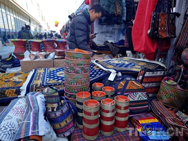 拉萨—尼泊尔非遗手工品交易会举行8.jpg