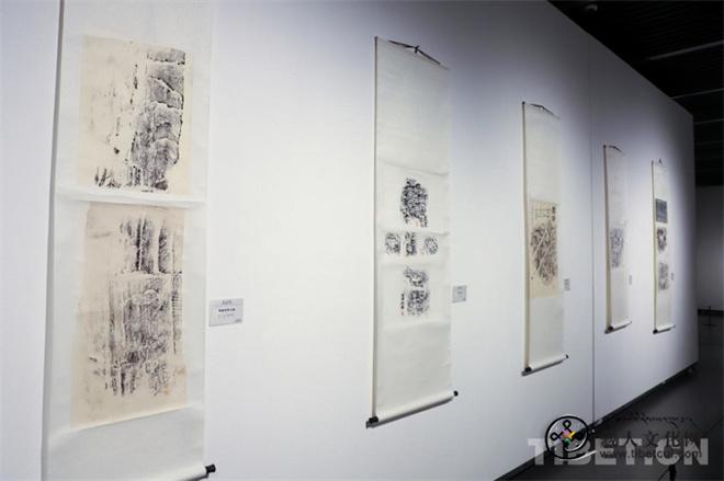 玉树“远古史画”岩画石刻拓片首展西藏美术馆3.jpg