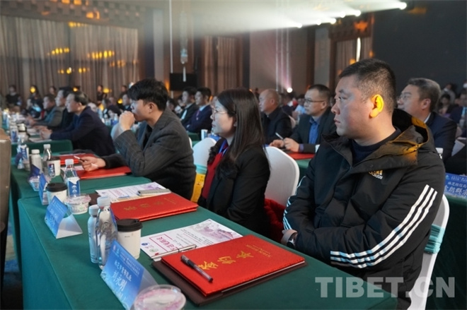 西藏林芝：12个项目签约金额8.6亿元！1.jpg