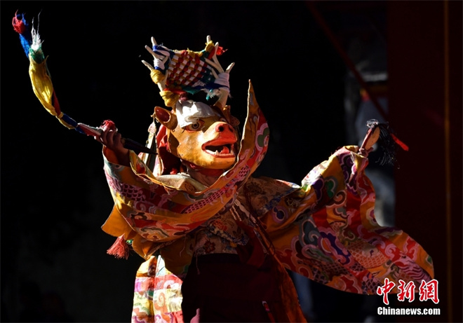 西藏扎什伦布寺上演国家级非遗传统跳神活动5.jpg