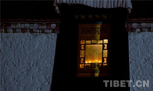 西藏迎来“燃灯日”纪念宗喀巴大师圆寂600周年6.jpg
