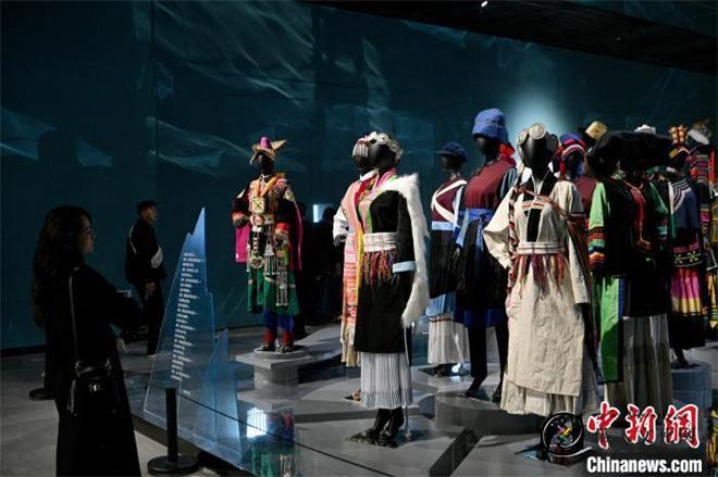 “追寻香格里拉”展览在昆开展 记录青藏高原东麓的迁徙与流动2.jpg
