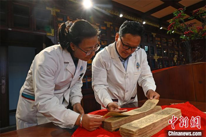 西藏藏医院推动古籍文献整理研究、出版利用2.jpg
