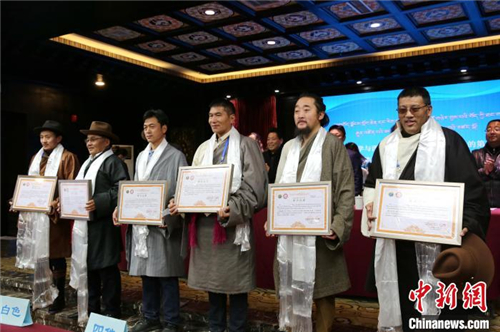 西藏60位唐卡传承人群结业 助力非遗文化传承1.jpg
