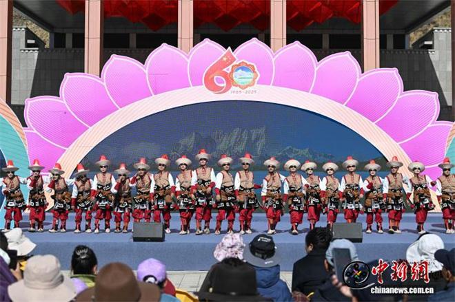 “大地欢歌 格桑花演出季”惠民演出拉萨开演1.jpg