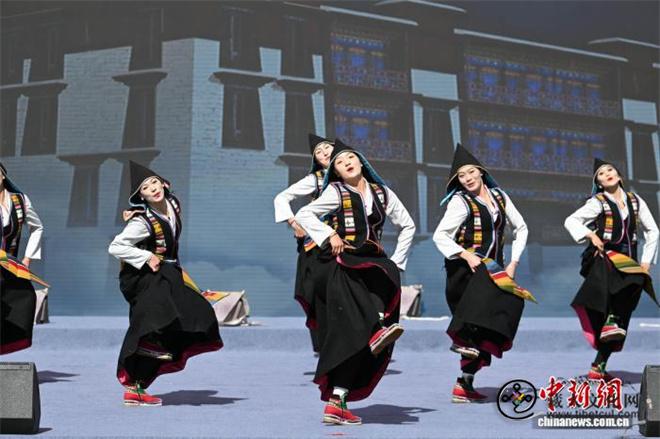 “大地欢歌 格桑花演出季”惠民演出拉萨开演3.jpg