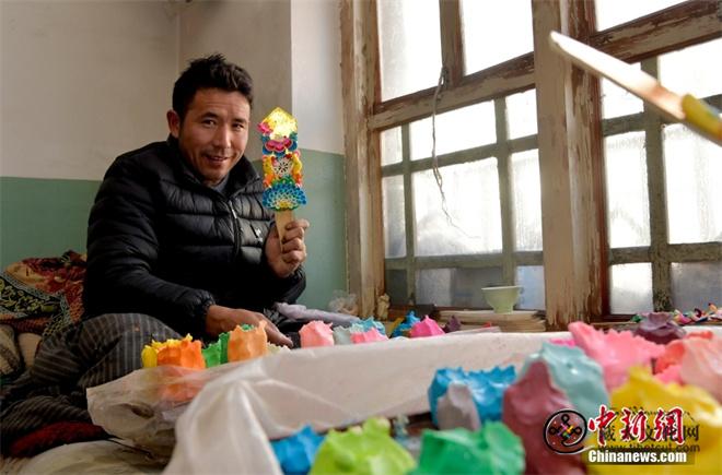 西藏拉萨：制作酥油花迎春节、藏历新年3.jpg