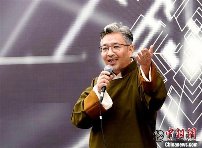 嘎德首次西藏个展在拉萨开幕 勾勒40年探索之路1.jpg