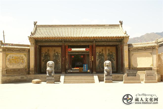 鲁土司衙门正门.JPG