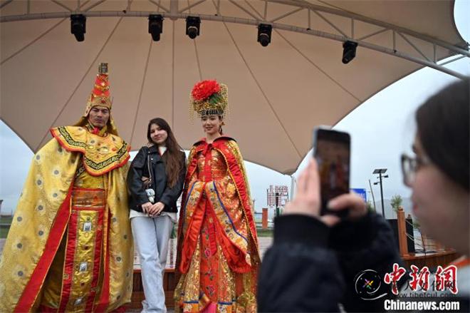 中外嘉宾甘南行 探秘高原藏地文旅新魅力13.jpg