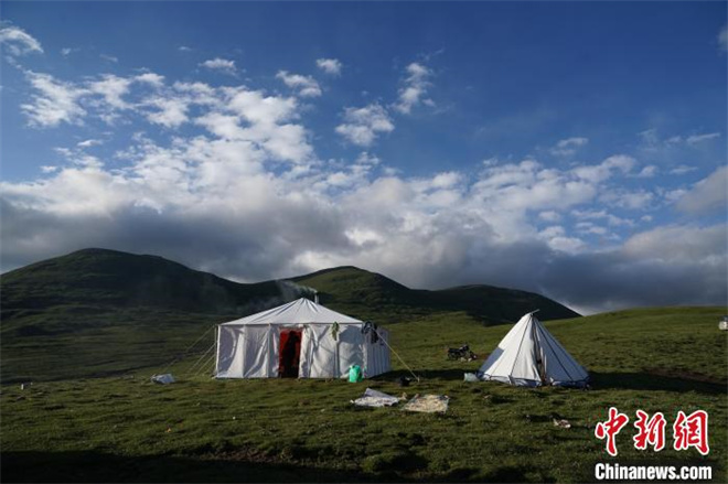 歌声飞出大山 青海果洛藏族女孩喜圆“上音”梦1.jpg