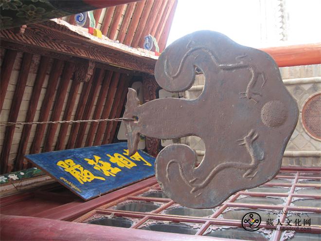 经堂外悬挂的“云板”.jpg