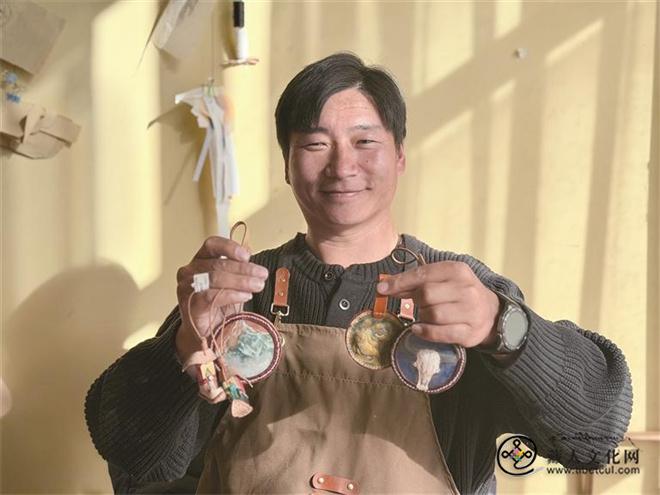 无声世界里的匠心传承 “拉萨工匠”琼贡：以双手雕琢滚烫人生1.jpg