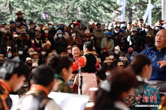 “我们的节日　群星荟萃”群众音乐会拉萨上演5.jpg