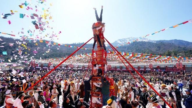 国省级非遗表演齐亮相 宝兴硗碛欢庆上九节.jpg