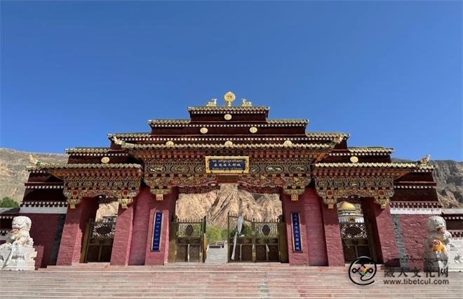 十世班禅大师故居朵思麻文都驿城1.jpg