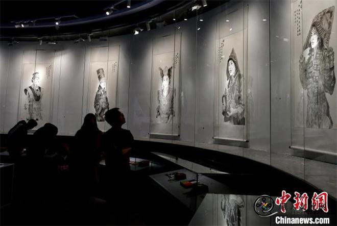首个西藏山水国画展在拉萨举行3.jpg