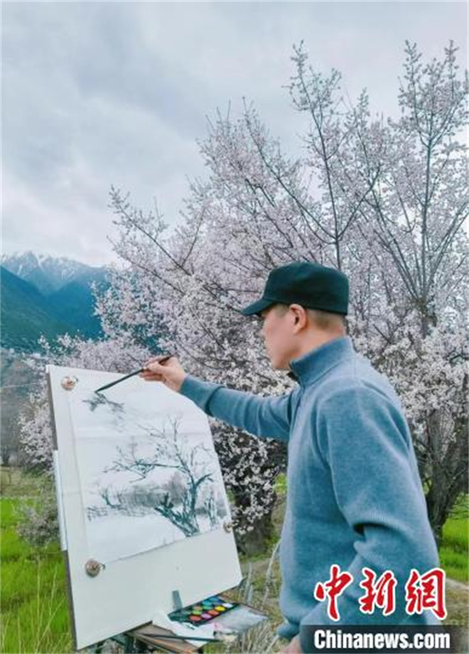 西藏大学教师刘洋：心中有画卷 笔下绘山川2.jpg
