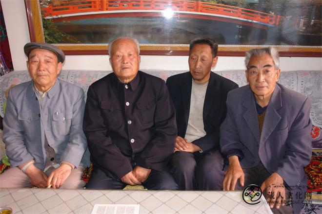 赵法祖（左二）为赵氏末代土司的继子.JPG